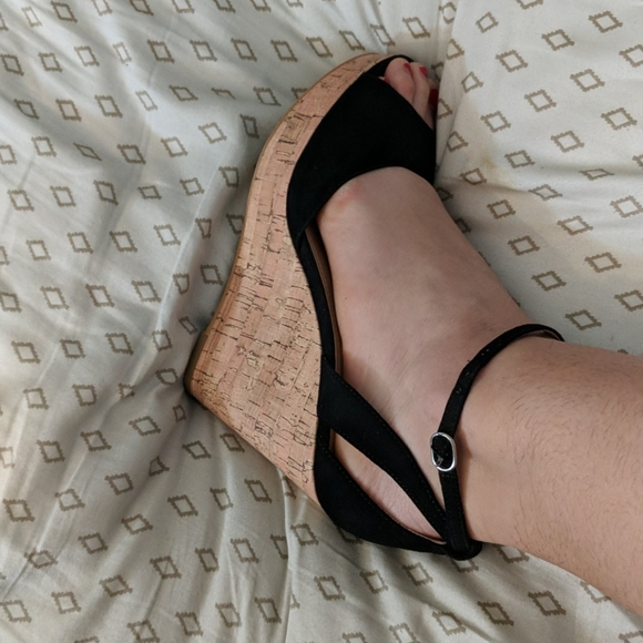 SALE! Black and Nude wedge Heels - Picture 5 of 5